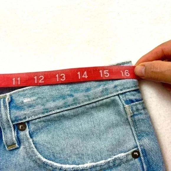 BDG Mid-Rise Tomgirl Button Fly Cheeky Denim Fray Cuffed Jean Short Size 27 - Picture 13 of 13